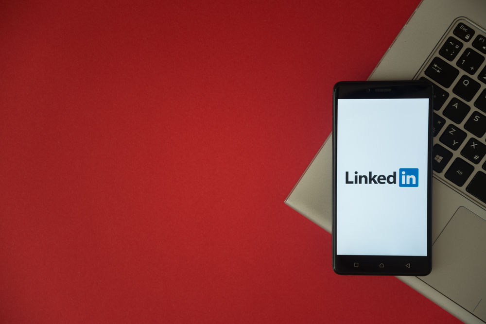 Your Resume vs. Your LinkedIn Profile: What’s the Difference?