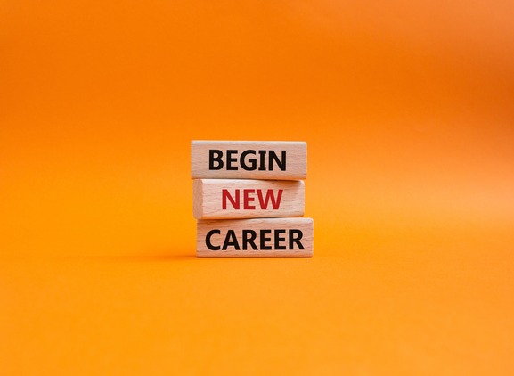 Balancing Your Current Job with Your Next Career Move: 5 Must-Know Strategies